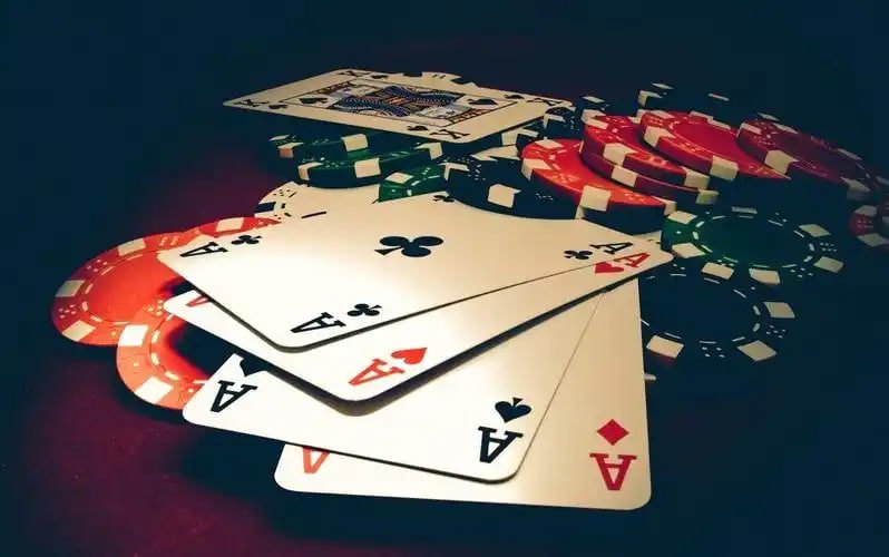 Pengguna mobile membaca Blackjack Eropa MH